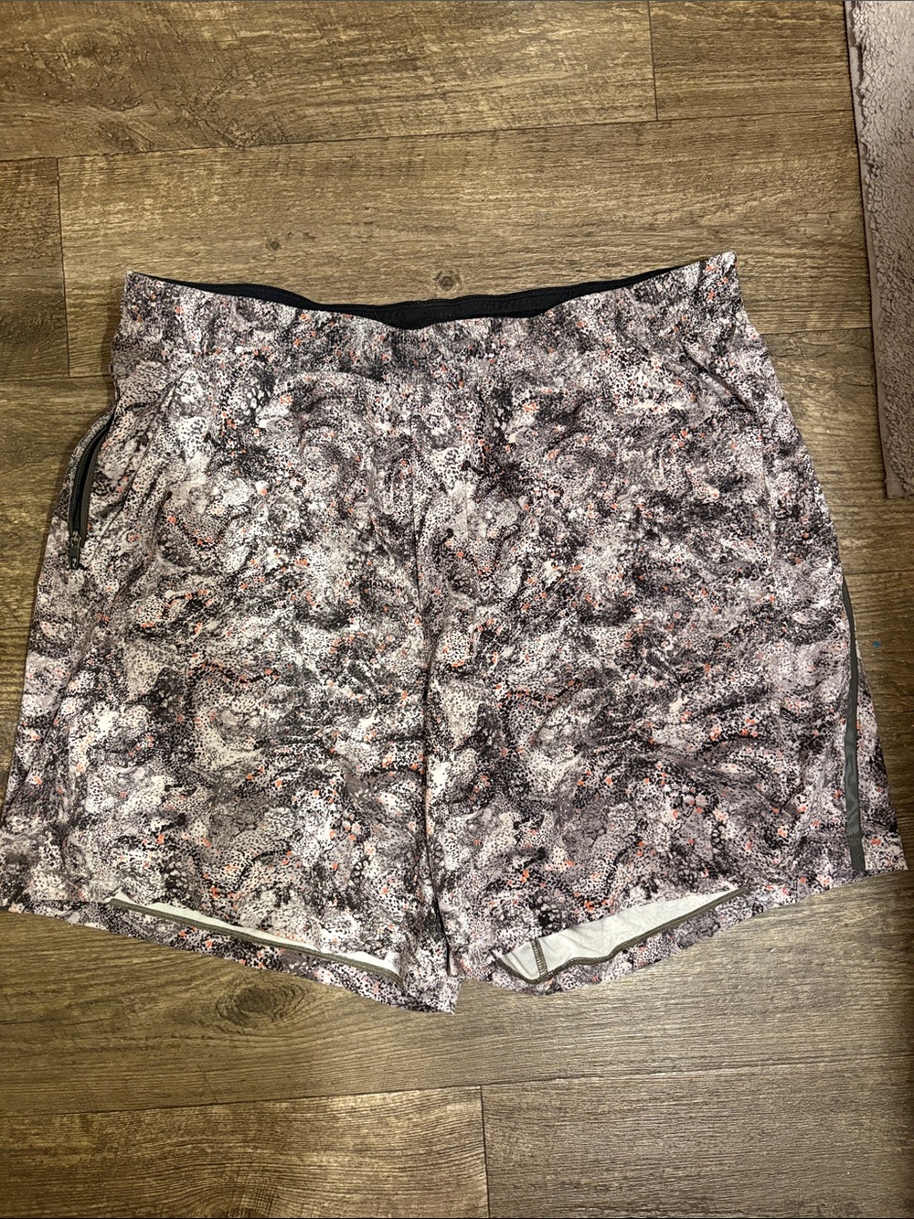 Lululemon purple printed men’s athletic shorts size XL